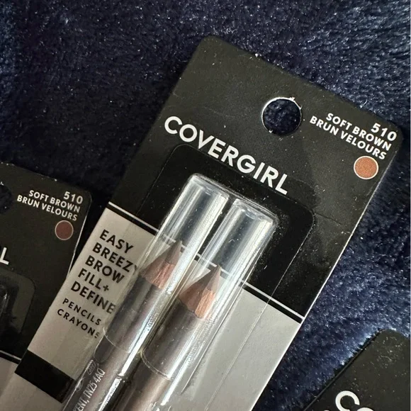 **BUNDLE**   Cover girl bundle. All New Items 🖤  MAKEUP #1 - Picture 12 of 13